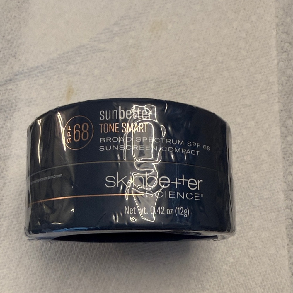 New Skinbetter Science SPF 68 Sunscreen Compact. Tone Smart